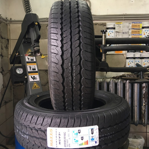Maxxis Vansmart MCV3 + 205/75 R16C 110/108R