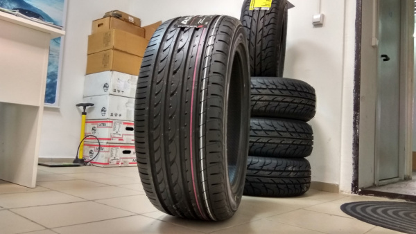 Yokohama Advan Sport V103S 245/45 R17 95Y RunFlat