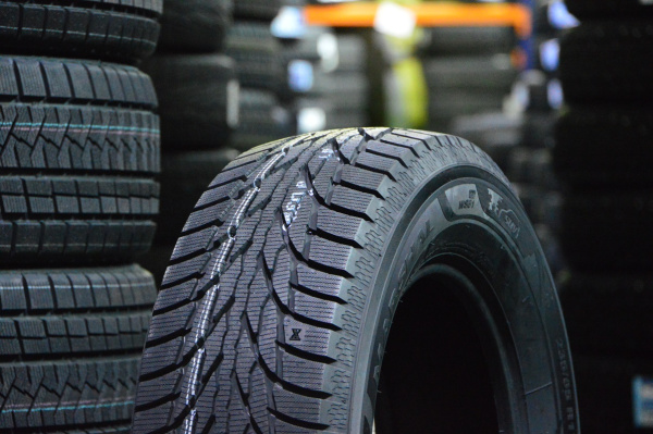 Kumho WinterCraft Ice WS51 SUV 235/55 R18 104T XL Kumho WinterCraft Ice WS51 SUV 235/55 R18 104T XL