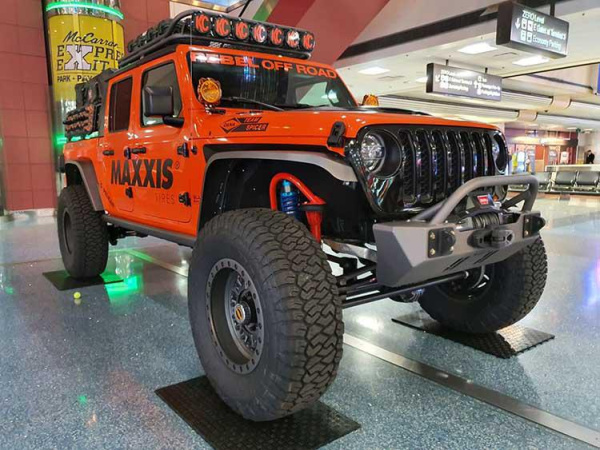 Maxxis Razr AT AT-811 275/65 R17 121/118R