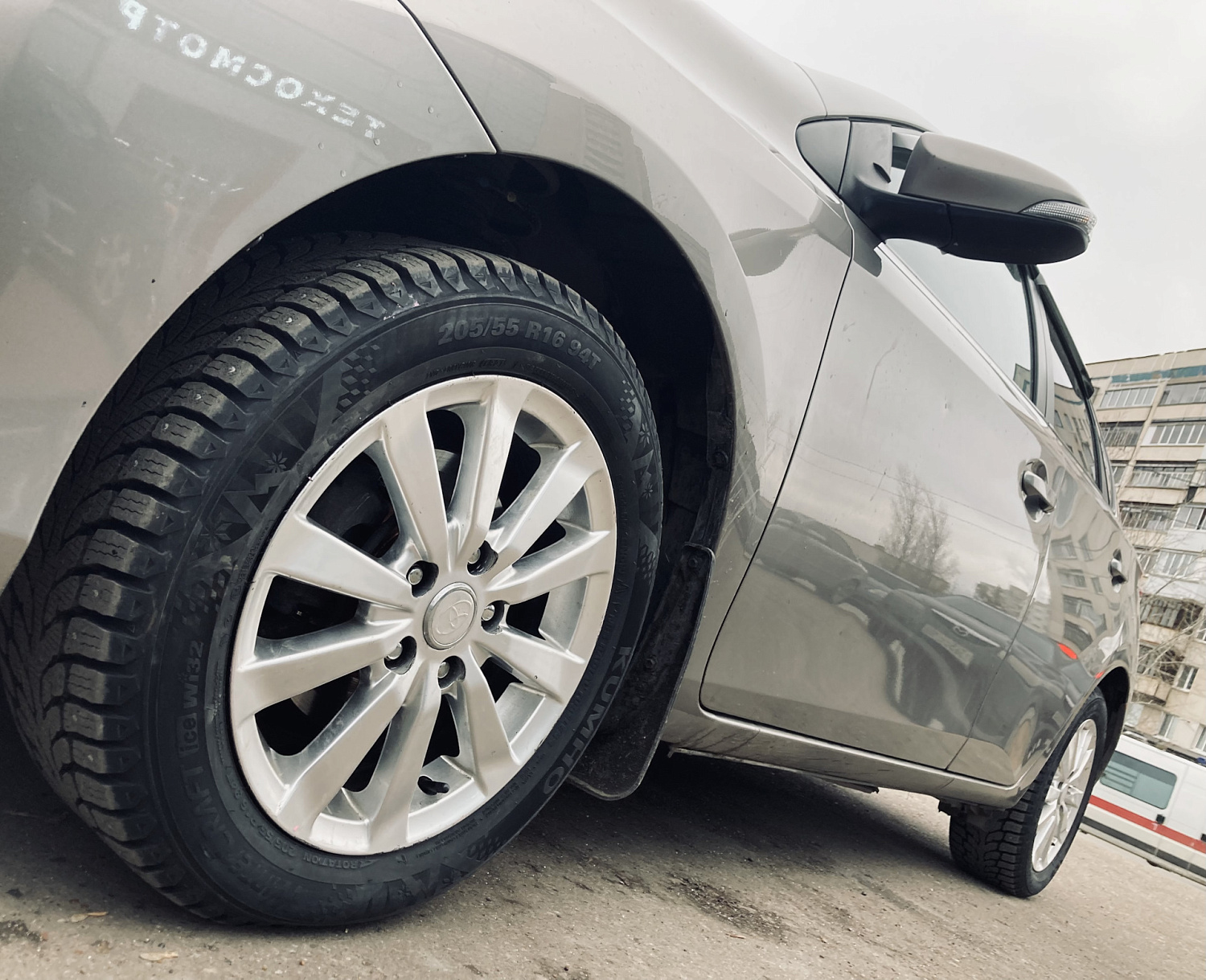 Kumho WinterCraft Ice WI32 235/60 R18 107T XL
