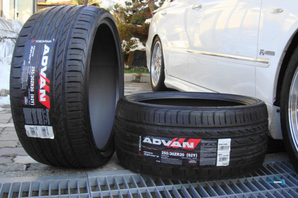Yokohama Advan Sport V103S 245/45 R17 95Y RunFlat