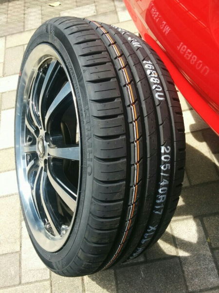 Kumho Ecsta HS51 235/45 R18 94V Kumho Ecsta HS51 235/45 R18 94V