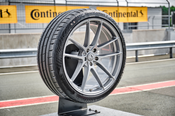 Continental SportContact 7 255/35 R18 94Y
