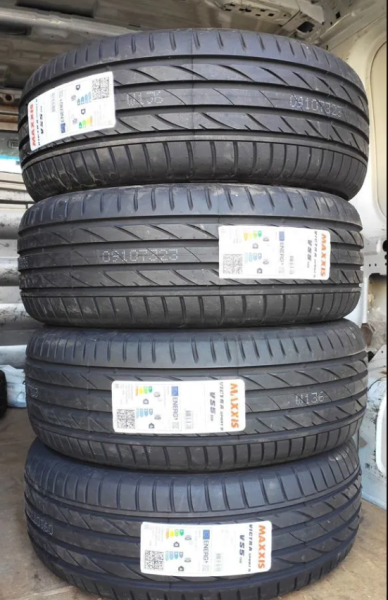 Maxxis Victra Sport VS-5 SUV 235/65 R18 106W