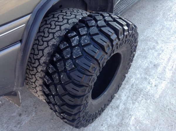 Maxxis M8090 Creepy Crawler 255/85 R16 104K