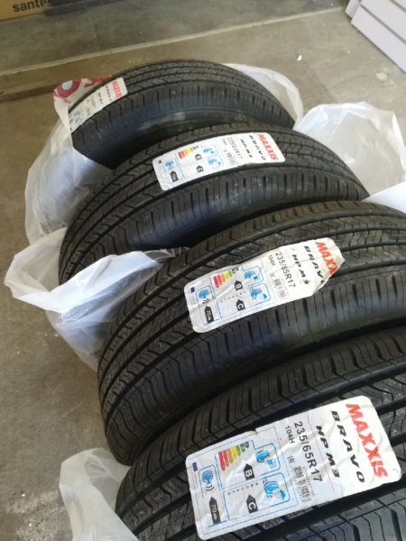 Maxxis Bravo HP-M3 255/60 R17 106V XL
