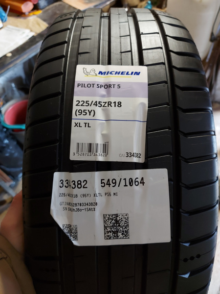 Michelin Pilot Sport 5 225/45 R19 96Y XL