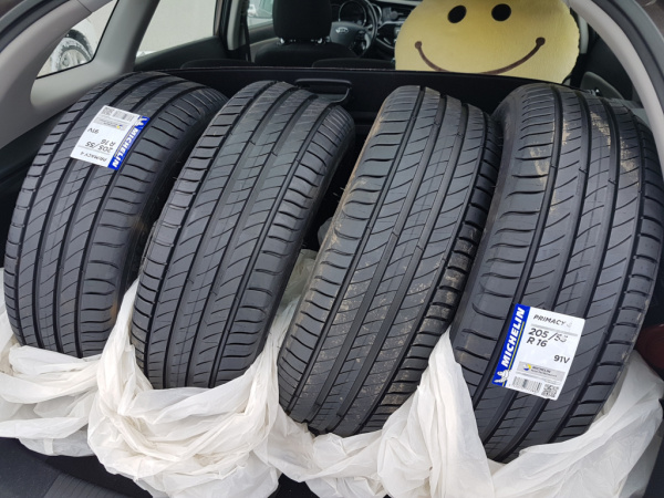 Michelin Primacy 4 + 255/60 R18 112V Michelin Primacy 4 + 255/60 R18 112V