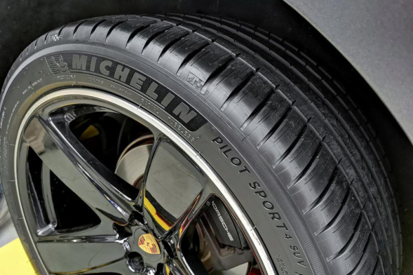 Michelin Pilot Sport 4 SUV FullRingVelvet 235/45 R19 95V RunFlat