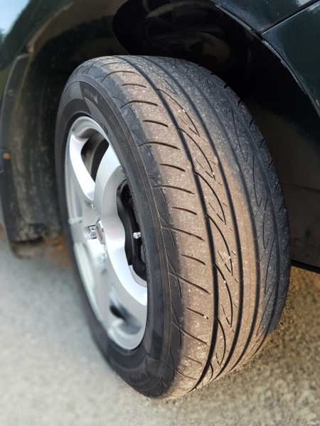 Yokohama Advan Fleva V701 245/40 R17 95W XL