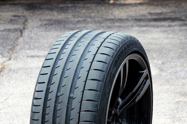 Yokohama Advan Sport V105 285/35 R18 97Y MO