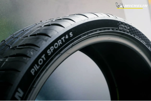 Michelin Pilot Sport 4 S 255/30 R20 92Y Michelin Pilot Sport 4 S 255/30 R20 92Y