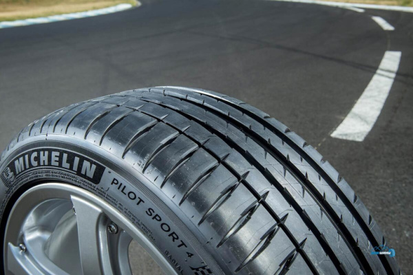 Michelin Pilot Sport 4 S 255/30 R20 92Y Michelin Pilot Sport 4 S 255/30 R20 92Y