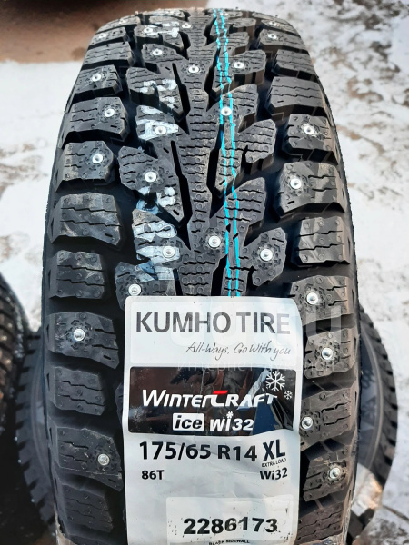 Kumho WinterCraft Ice WI32 215/65 R16 102T XL Kumho WinterCraft Ice WI32 215/65 R16 102T XL