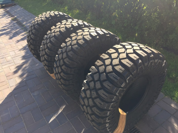 Maxxis M8090 Creepy Crawler 255/85 R16 104K